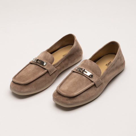 Mocasini din piele intoarsa cu accesoriu metalic argintiu