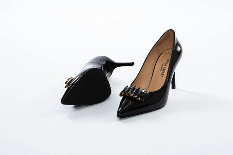Pantofi negri, eleganți, din piele lăcuită
