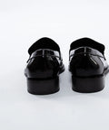 Pantofi loafer negri din piele lăcuită, cu accesoriu metalic, stil elegant
