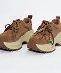 Adidași damă din piele întoarsă cu platformă geometrică și detalii boho