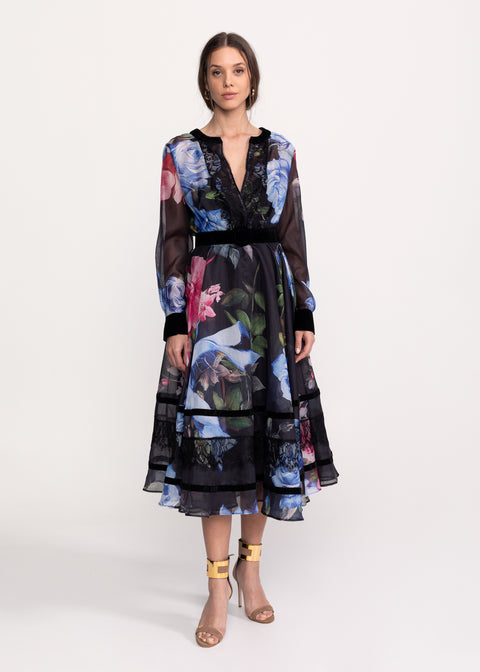 Rochie cu imprimeu floral si detalii din dantela