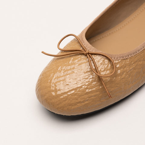 Balerini eleganti din piele lacuita cu fundita aplicata