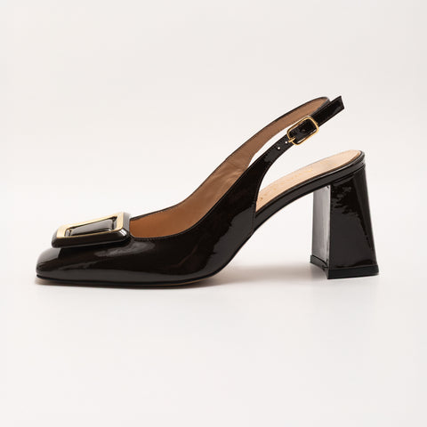 Pantofi eleganti din piele lacuita maro cu toc patrat si brosa decorativa