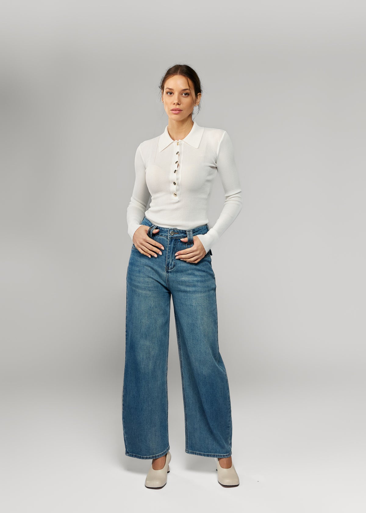 Body cu nasturi decorativi