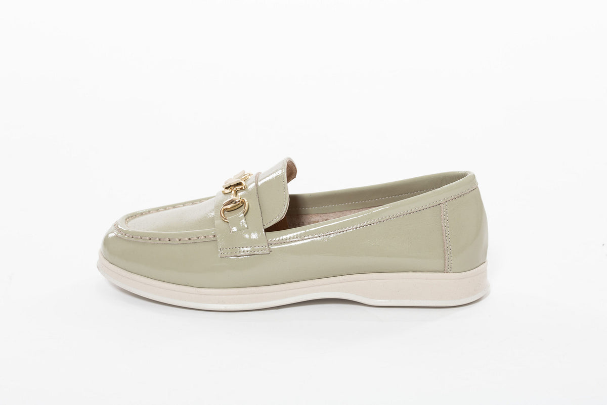 Pantofi din Piele lăcuită cu accesoriu auriu