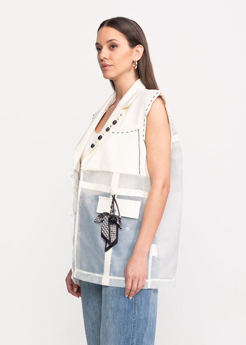 Vesta cu organza transparenta si accente statement