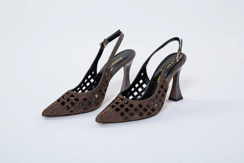 Pantofi din piele maron cu aplicații din cristal și toc de 9 cm – rafinament cald cu accente strălucitoare