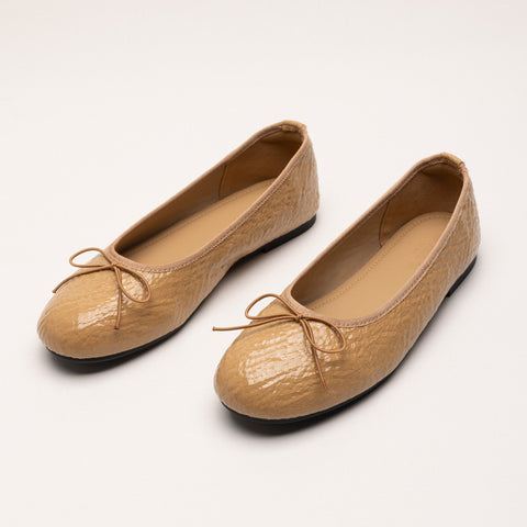 Balerini eleganti din piele lacuita cu fundita delicata