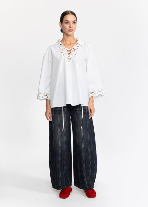Camasa eleganta cu broderie si snururi delicate 2710