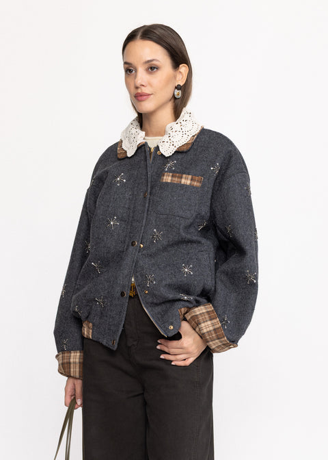 Geaca din material textil cu aplicatii din strasuri si guler detasabil din dantela