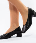 Pantofi eleganți din piele naturală cu toc striat
