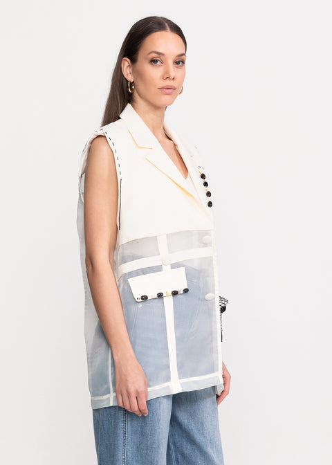 Vesta cu organza transparenta si accente statement