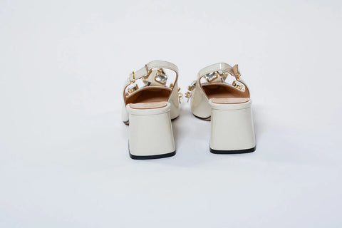 Pantofi damă ivoar din piele lăcuită cu accesorii din cristal – Stil și rafinament la fiecare pas