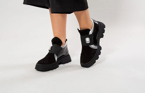 Ghete din piele intoarsa in combinatie cu piele lacuita si argintie