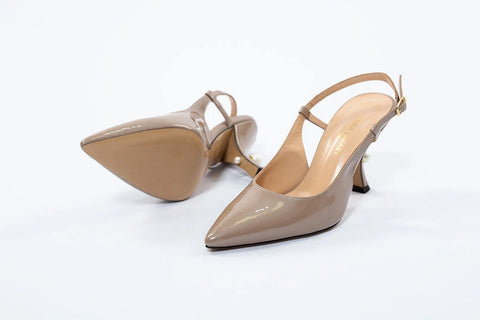 Pantofi nude lucioși cu baretă fină și toc gros de 8 cm decorat cu perlă – rafinament AnnaLaFaet