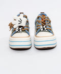 Adidași cu platformă joasă și accesorii 3D – Design creativ și urban-pop