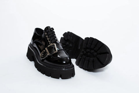 Pantofi din piele naturala accesorizati cu curea