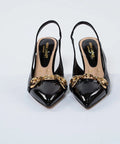 Pantofi din piele lăcuită cu accesoriu auriu – eleganță atemporală și rafinament desăvârșit