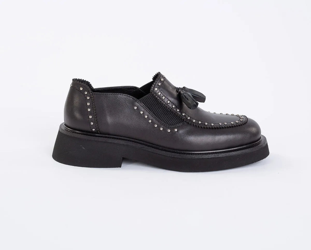 Loafers din piele cu ciucur si detalii  metalice