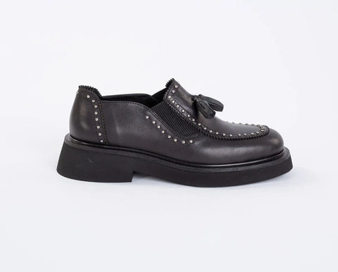 Loafers din piele cu ciucur si detalii  metalice