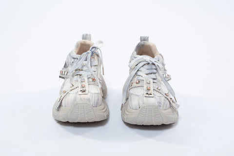 Adidași din denim deschis și aplicații glam – stil urban boho – AnnaLaFaet