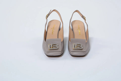 Pantofi din piele naturală taupe – eleganță discretă și versatilitate atemporală