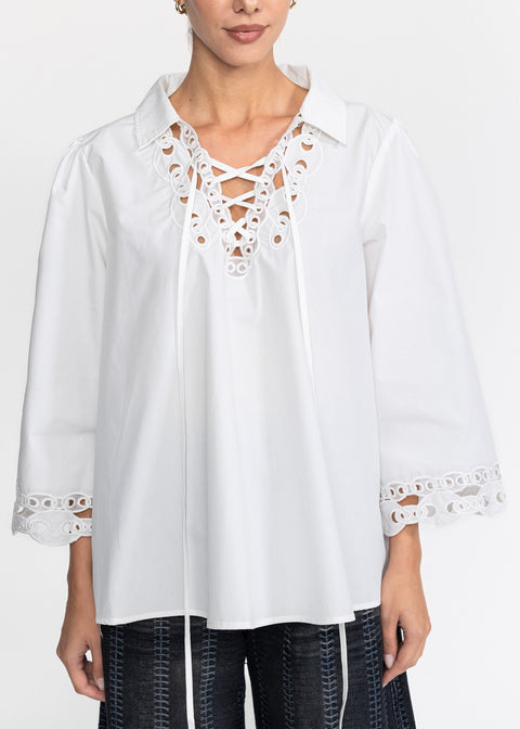 Camasa eleganta cu broderie si snururi delicate 2710