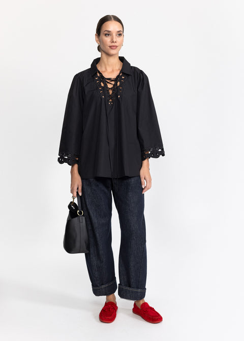 Camasa eleganta cu broderie si snururi delicate 2710