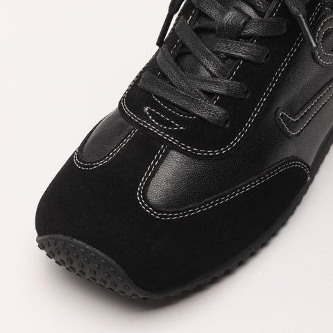 Leather sneakers with decorative stitching