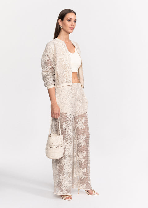 Costum cu model floral brodat format din jacheta si pantaloni cu talie inalta