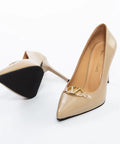 Pantofi stiletto nude cu accesoriu auriu - Annalafaet