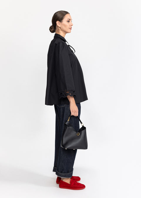 Camasa eleganta cu broderie si snururi delicate 2710