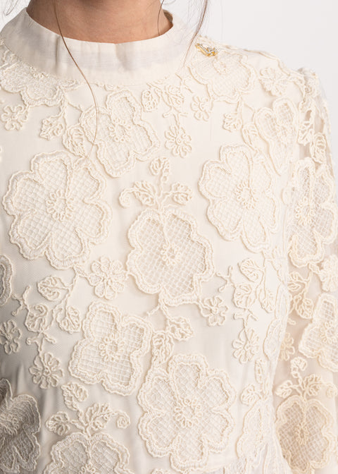 Rochie brodata cu volane ample