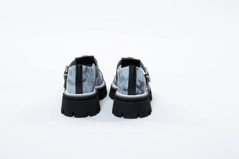 Pantofi din piele cu accesoriu si inchidere cu curea