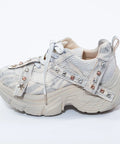 Adidași din denim deschis și aplicații glam – stil urban boho – AnnaLaFaet