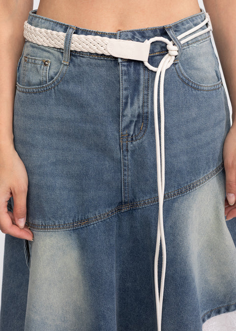 Fusta denim cu detalii delicate de dantela