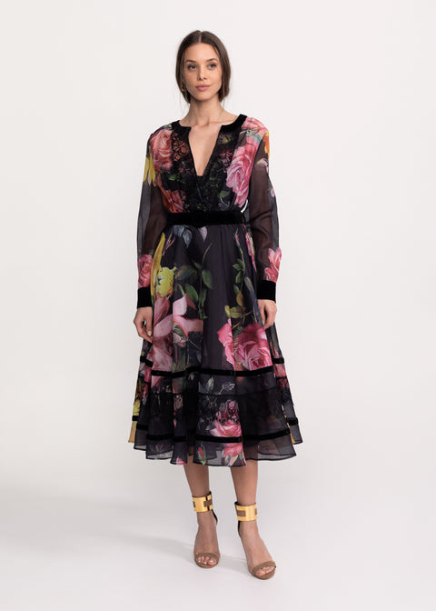 Rochie cu imprimeu floral si detalii din dantela