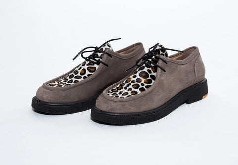 Pantofi din piele naturala intoarsa capucino,in combinatie cu animal print