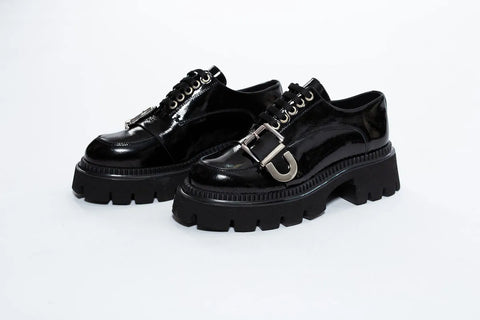Pantofi din piele naturala accesorizati cu curea