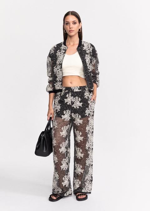 Costum cu model floral brodat format din jacheta si pantaloni cu talie inalta
