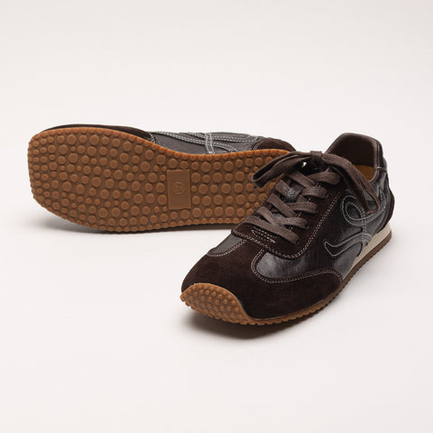 Leather sneakers with decorative stitching