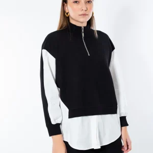 Pulover tricotat in combinatie cu cămașă