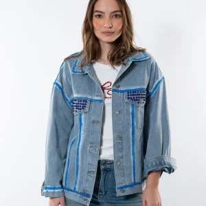 Jacheta din denim cu linii pictate si strasuri la buzunare