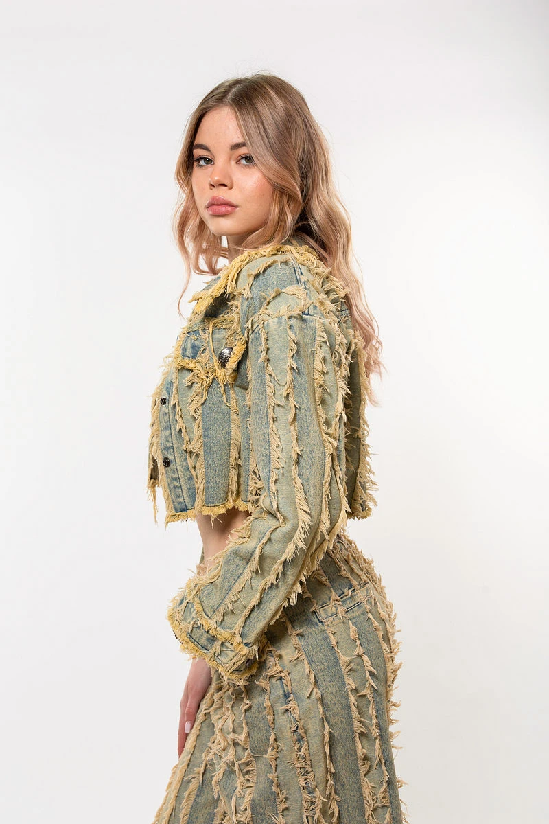 Jachetă din Denim cu Franjuri – Stil Bohem și Confident-1