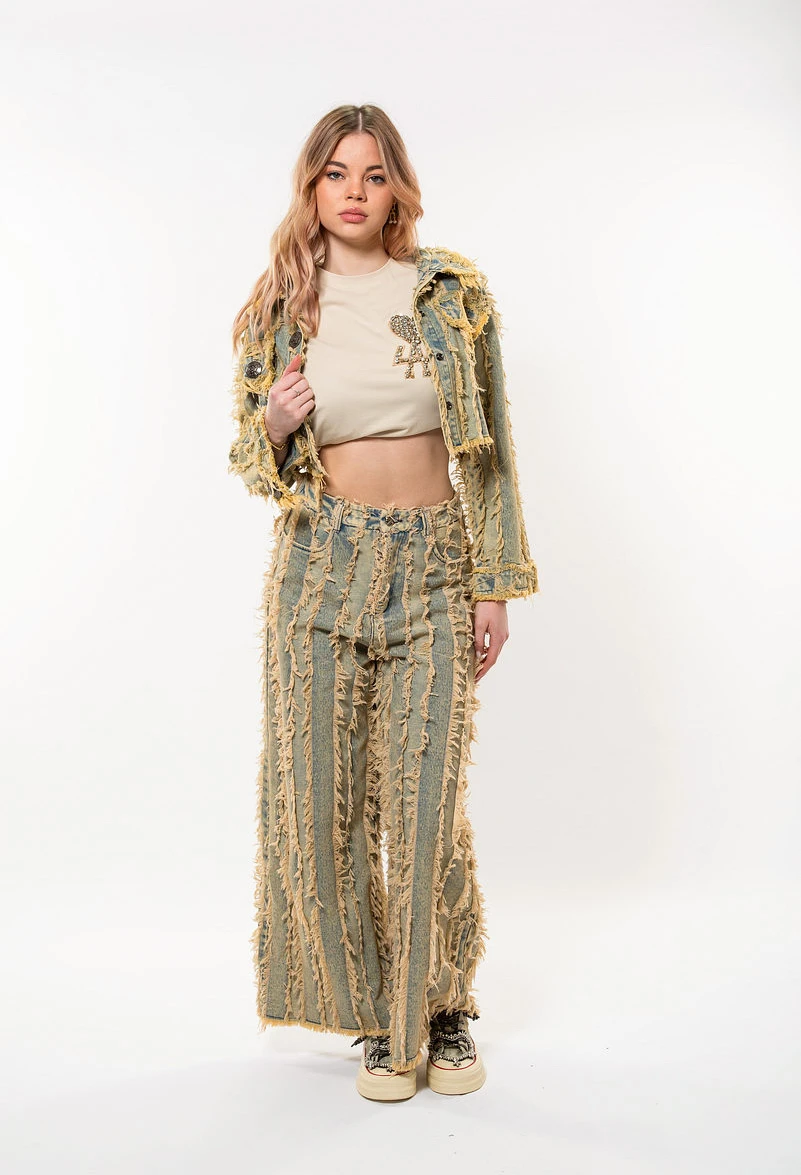 Jachetă din Denim cu Franjuri – Stil Bohem și Confident-11