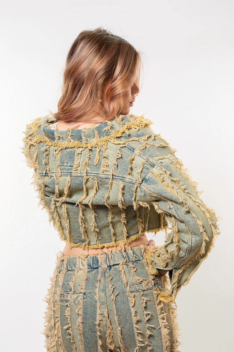 Jachetă din Denim cu Franjuri – Stil Bohem și Confident-7