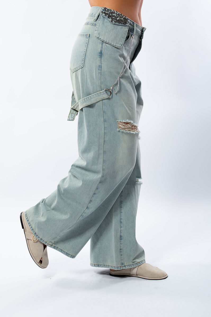 Blugi Largi Dama cu Tăieturi și Lanțuri Decorative – Stil Urban Casual